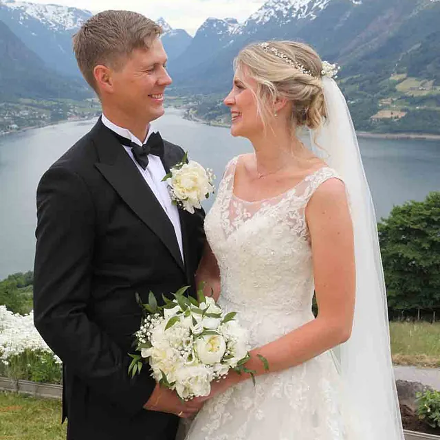 Nærbilde av brudepar