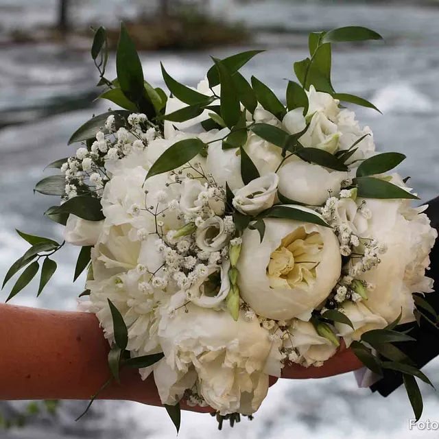 Bilde av brudebukett med hvite blomster